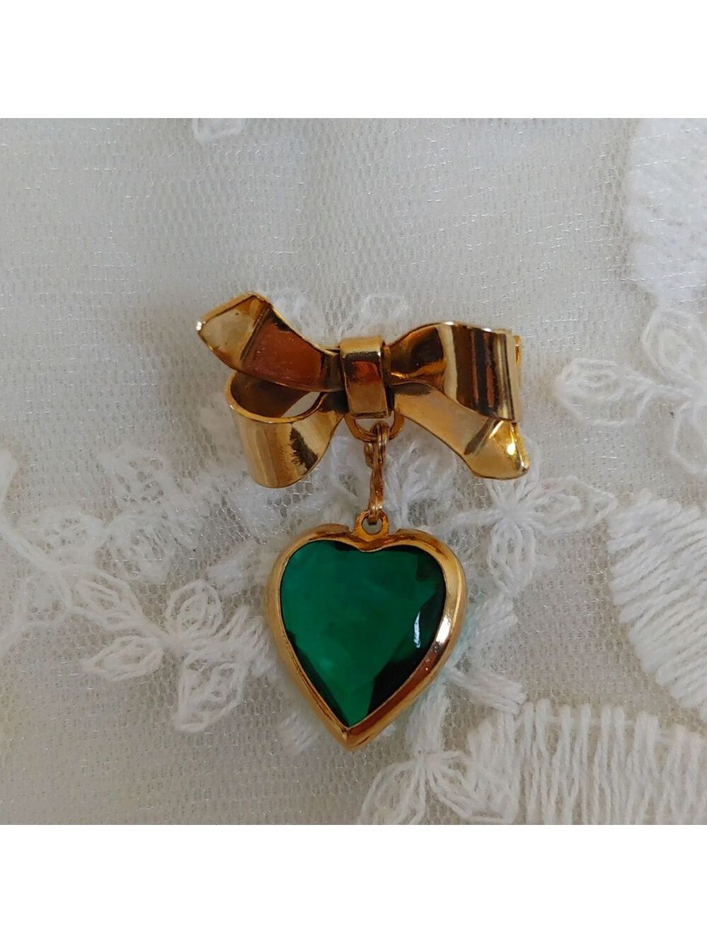 🍀Vintage Bow and Green Gem Heart Brooch💚